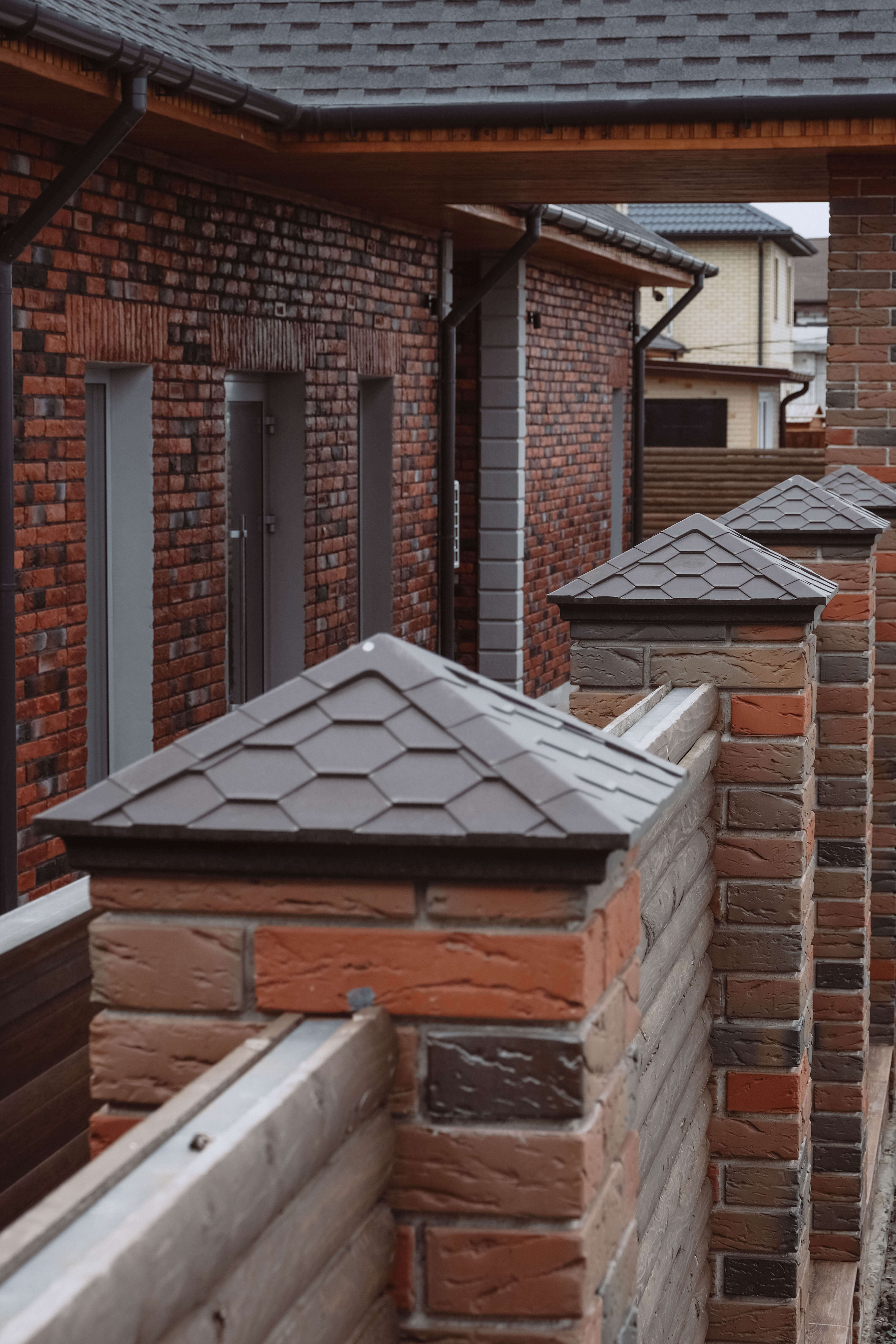 Колпак Zking Эверест Коричневый на столб 1.5х1.5 кирпича (390х390мм) в Иркутске фото